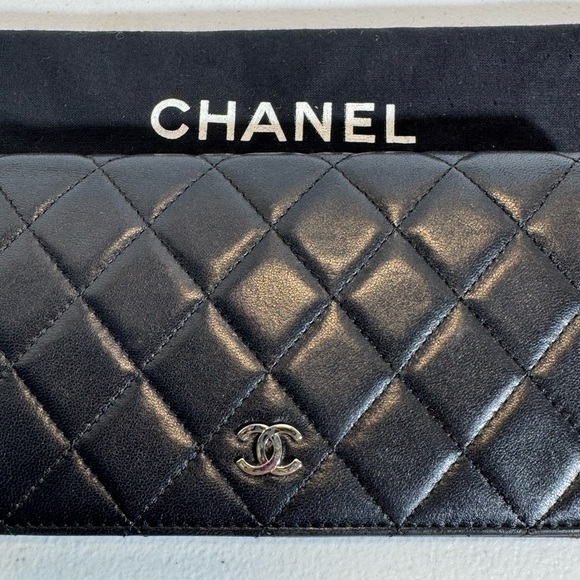 CHANEL Black Quilted Wallet - Picture 2 of 11
